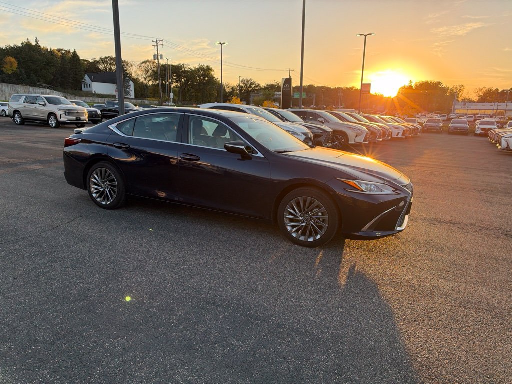 Used 2025 Lexus ES 350 w/ Luxury Package FWD image 9