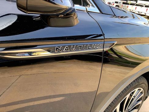 Used 2019 Lincoln Nautilus Black Label AWD/4WD image 10