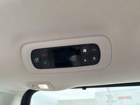 Used 2020 Chrysler Pacifica Limited FWD image 16