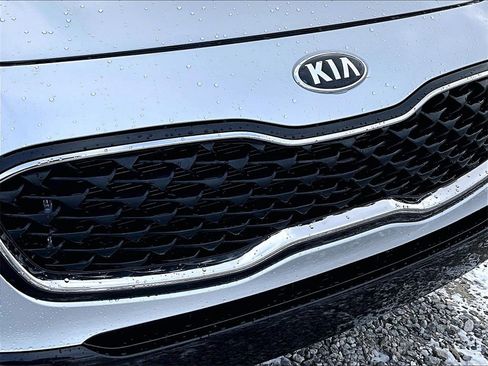 Used 2020 Kia Sportage LX image 25