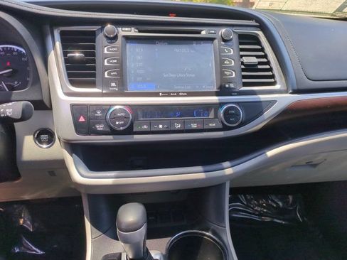 Used 2016 Toyota Highlander Limited Platinum FWD image 21