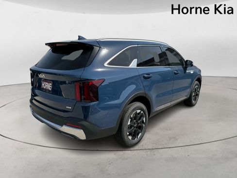 New 2025 Kia Sorento S image 4