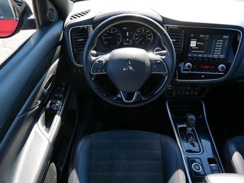 Used 2020 Mitsubishi Outlander LE AWD/4WD image 12