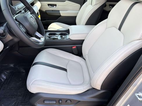 New 2026 Honda Pilot Touring image 5