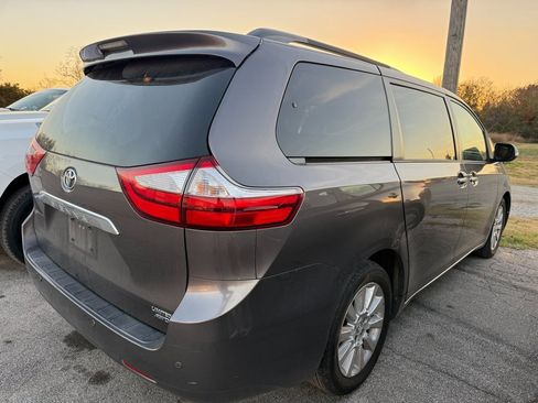 Used 2015 Toyota Sienna Limited Premium image 4