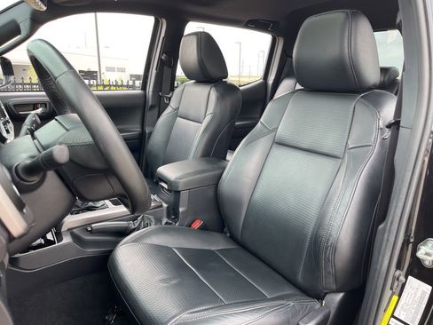 Used 2018 Toyota Tacoma Limited AWD/4WD image 28