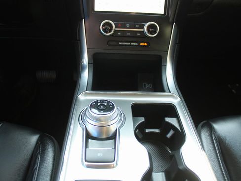 Used 2024 Ford Edge Titanium image 35