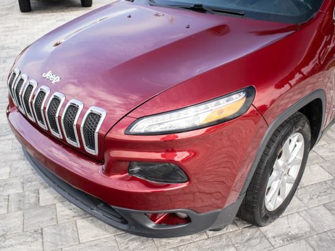 Used 2016 Jeep Cherokee Latitude FWD image 12