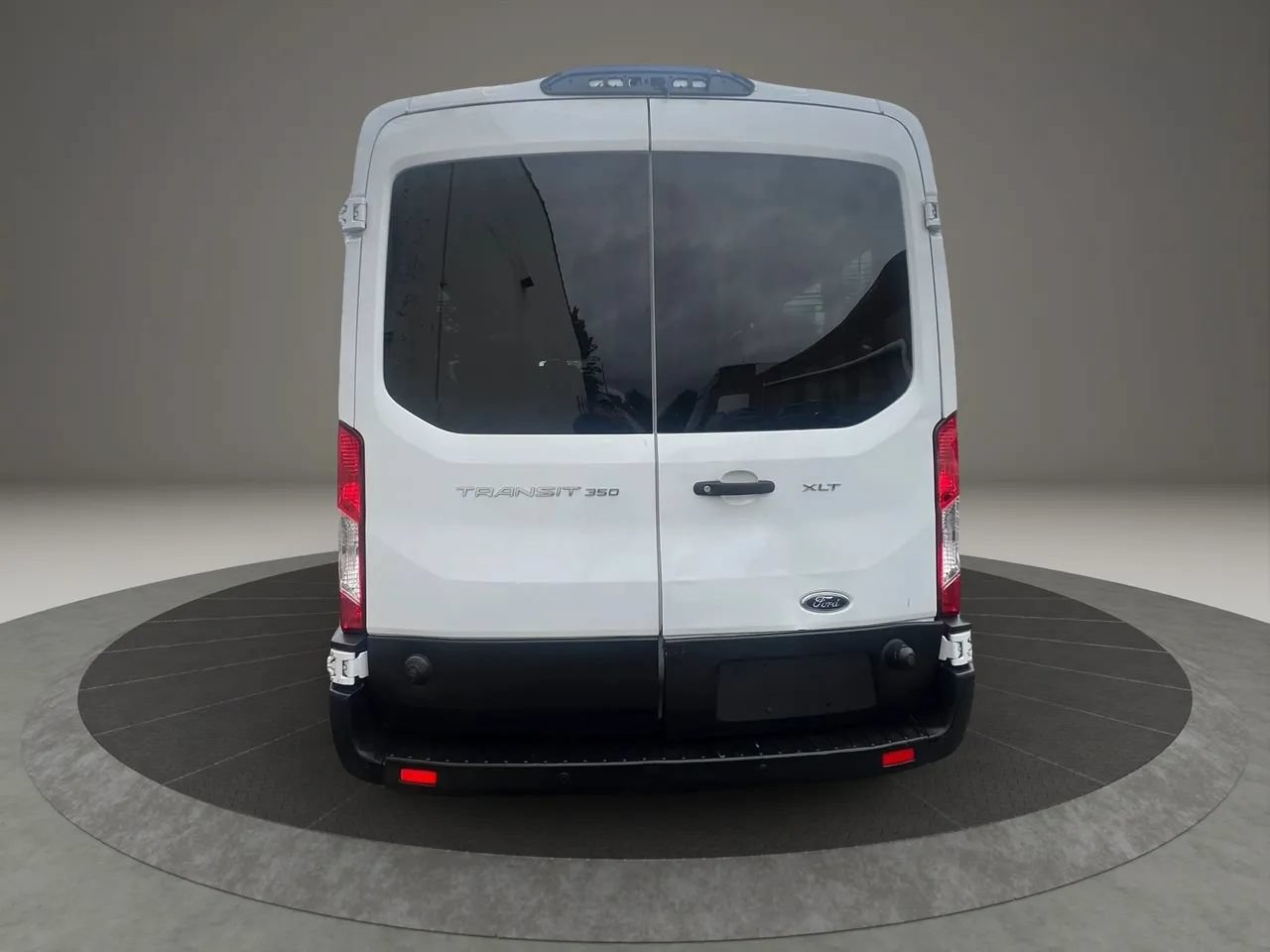 Used 2019 Ford Transit 350 XLT RWD image 4