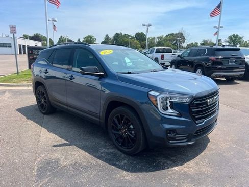 Used 2024 GMC Terrain SLT w/ Tech Package AWD/4WD image 3
