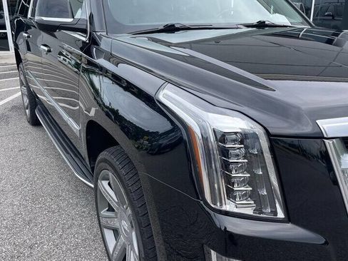 Used 2018 Cadillac Escalade ESV Premium Luxury image 8