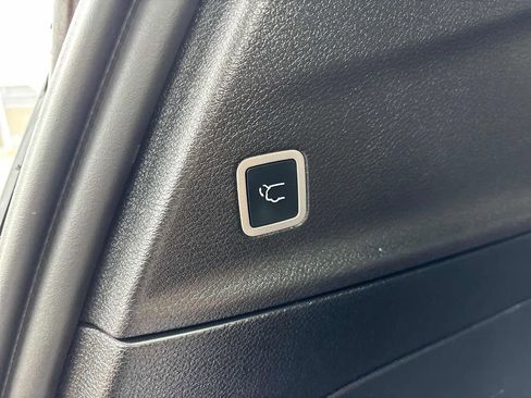 Used 2021 Chrysler Pacifica Touring-L w/ Uconnect Theater Family Group FWD image 40