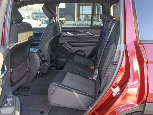 New 2025 Jeep Grand Cherokee Laredo X w/ Luxury Tech Group I image 15