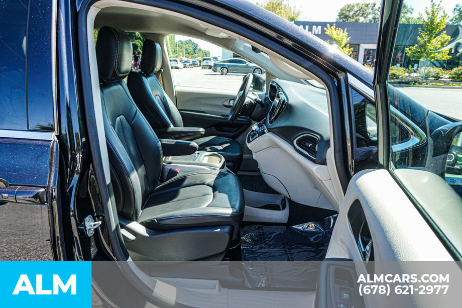 Used 2023 Chrysler Pacifica Touring-L FWD image 22