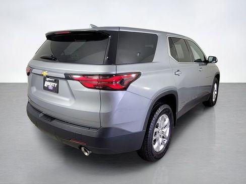 Used 2023 Chevrolet Traverse LS image 3