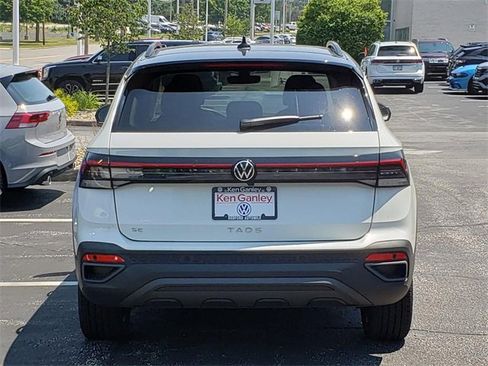 New 2025 Volkswagen Taos SE image 4