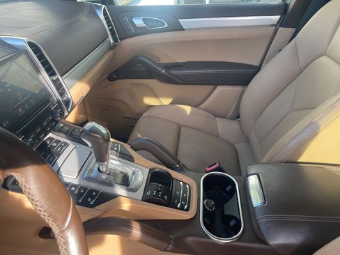 Used 2018 Porsche Cayenne Platinum Edition image 31