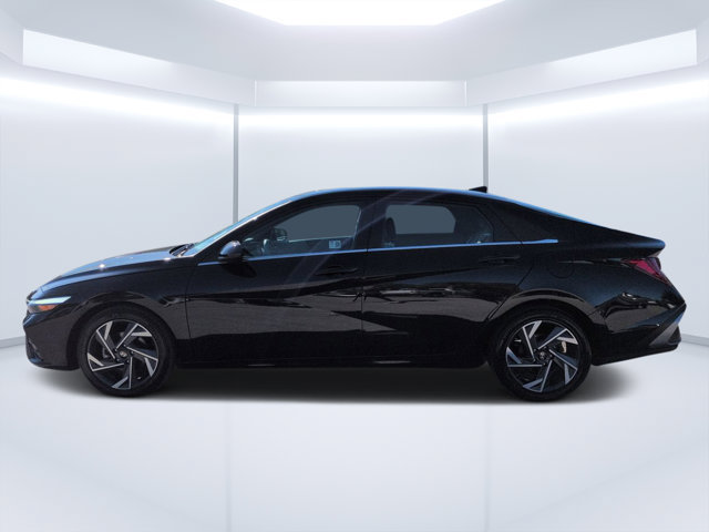 Used 2025 Hyundai Elantra SEL w/ Cargo Package FWD image 6