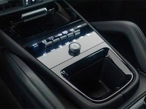 Used 2024 Porsche Cayenne Base image 55