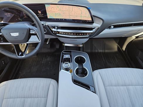 New 2025 Cadillac Lyriq Luxury image 17