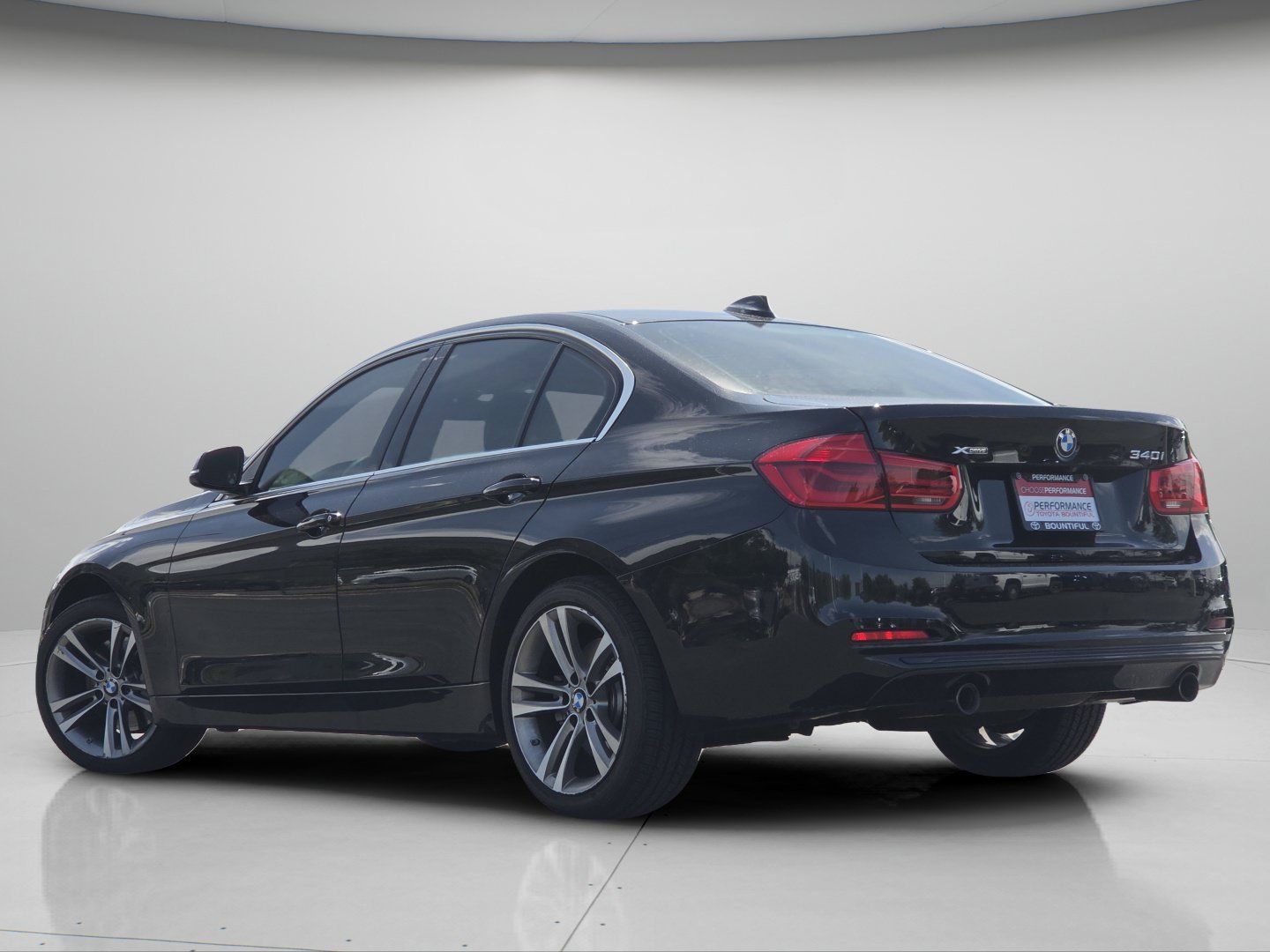 Used 2018 BMW 340i xDrive Sedan AWD/4WD image 25
