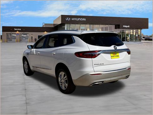 Used 2021 Buick Enclave Essence w/ Sound and Sites Package image 3