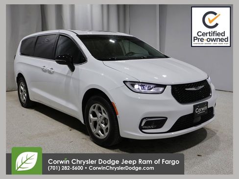 Certified 2024 Chrysler Pacifica Limited AWD/4WD image 1