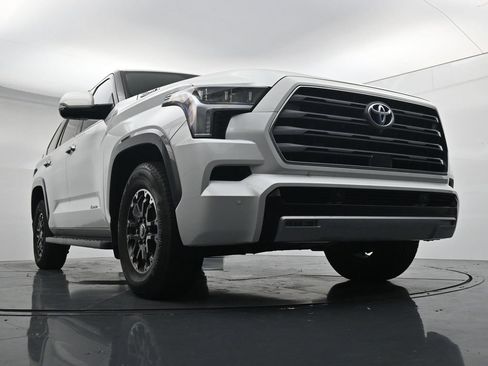 Used 2023 Toyota Sequoia Limited w/ TRD Off-Road Package AWD/4WD image 18
