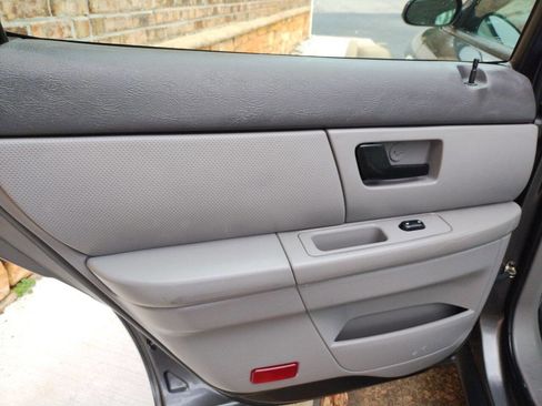 Used 2005 Ford Taurus SE image 19