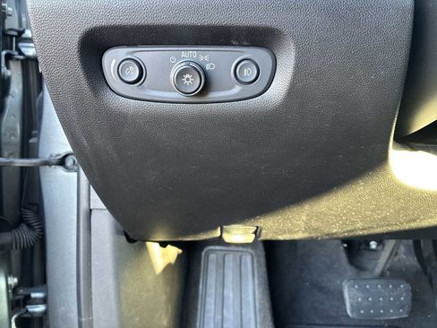 Certified 2020 Chevrolet Traverse LT w/ Driver Confidence II Package image 17