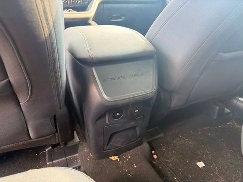 Used 2025 Ford Explorer Active RWD image 22