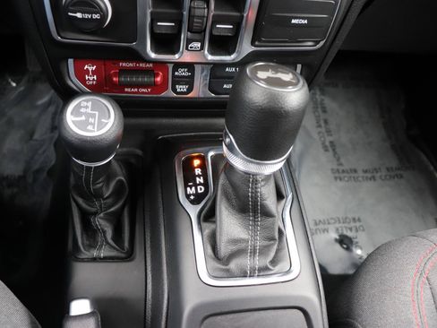 Used 2026 Jeep Wrangler Unlimited Rubicon AWD/4WD image 38