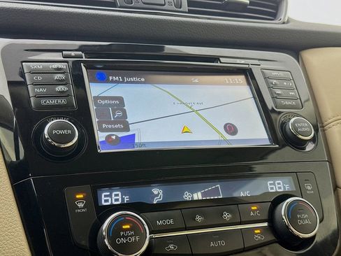 Used 2017 Nissan Rogue SL AWD/4WD image 15