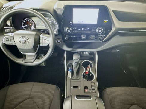 Used 2023 Toyota Highlander L FWD image 27