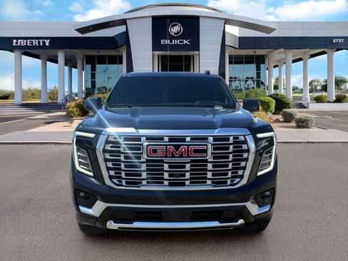 Used 2025 GMC Yukon XL Denali AWD/4WD image 3