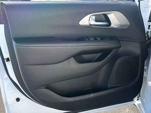 New 2026 Chrysler Voyager LX image 21