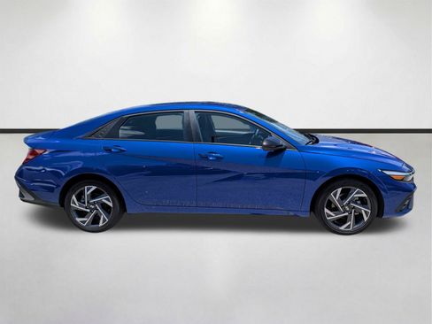 Used 2025 Hyundai Elantra Sport FWD image 3