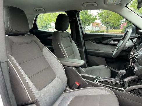 Used 2021 Chevrolet TrailBlazer LS FWD image 24