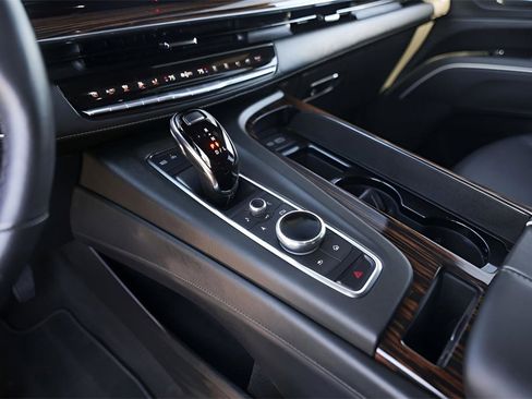 Certified 2024 Cadillac Escalade Luxury image 22