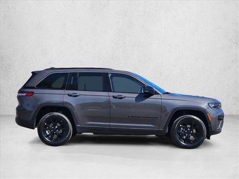 New 2026 Jeep Grand Cherokee Altitude image 10
