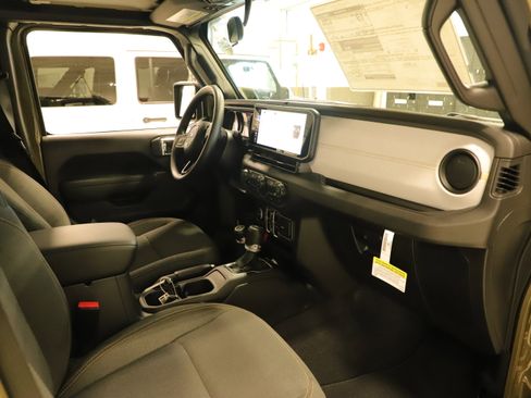 New 2025 Jeep Gladiator Sport image 15