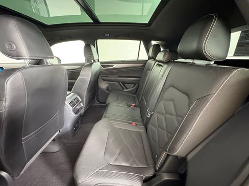 Used 2024 Volkswagen Atlas Cross Sport SE image 41