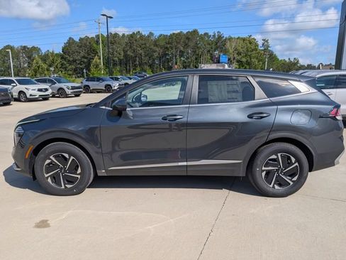 Used 2025 Kia Sportage LX FWD image 2