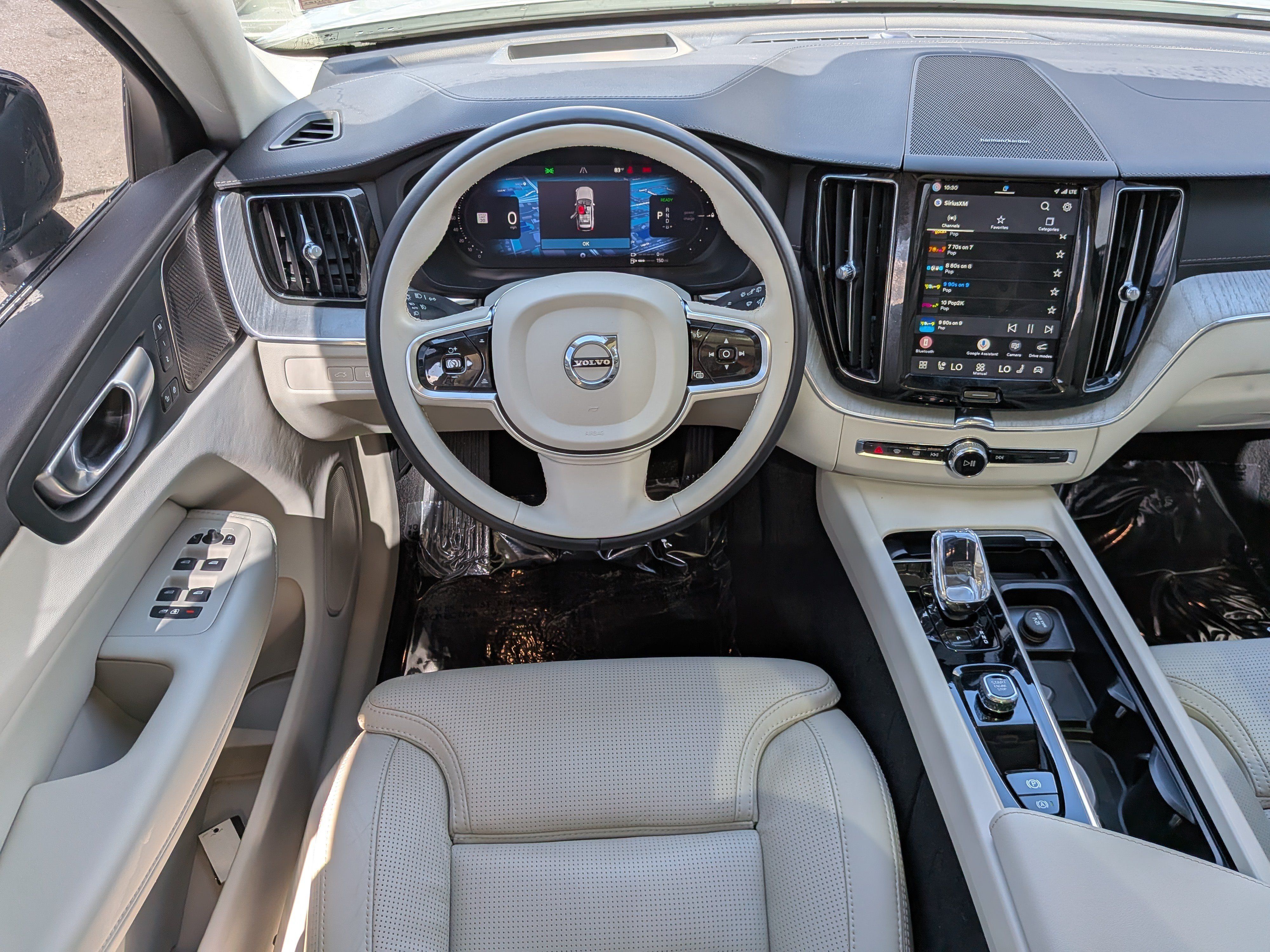 Certified 2024 Volvo XC60 T8 Ultimate w/ Protection Package Premier AWD/4WD image 16