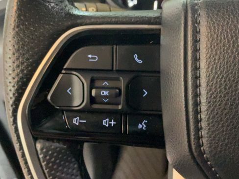 Used 2022 Toyota Tundra SR5 w/ SR5 Premium Package AWD/4WD image 17