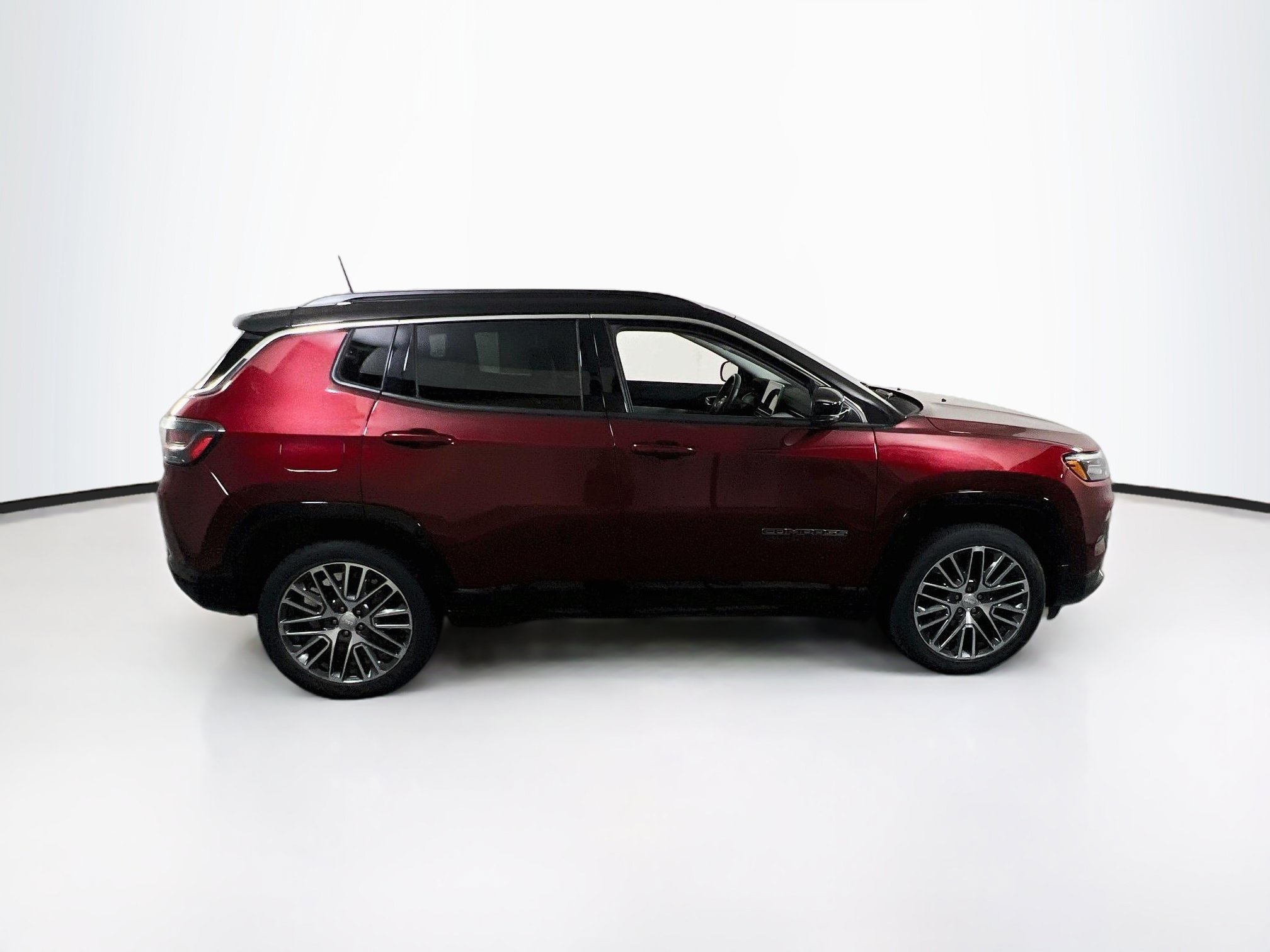 Used 2022 Jeep Compass Limited w/ Elite Group AWD/4WD image 4