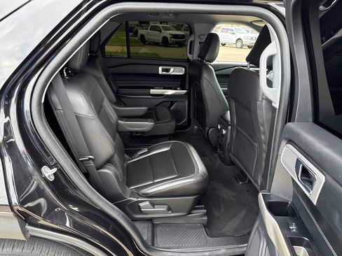 Used 2022 Ford Explorer XLT w/ Equipment Group 202A RWD image 12
