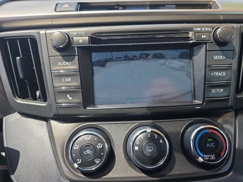 Used 2015 Toyota RAV4 LE AWD/4WD image 18