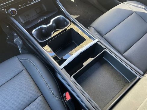 New 2026 Chevrolet Traverse LT image 14