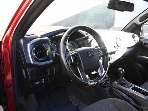 Used 2016 Toyota Tacoma TRD Sport image 14